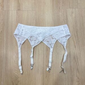 Vintage Radiant off white lace garter belt with adjustable straps size 28”